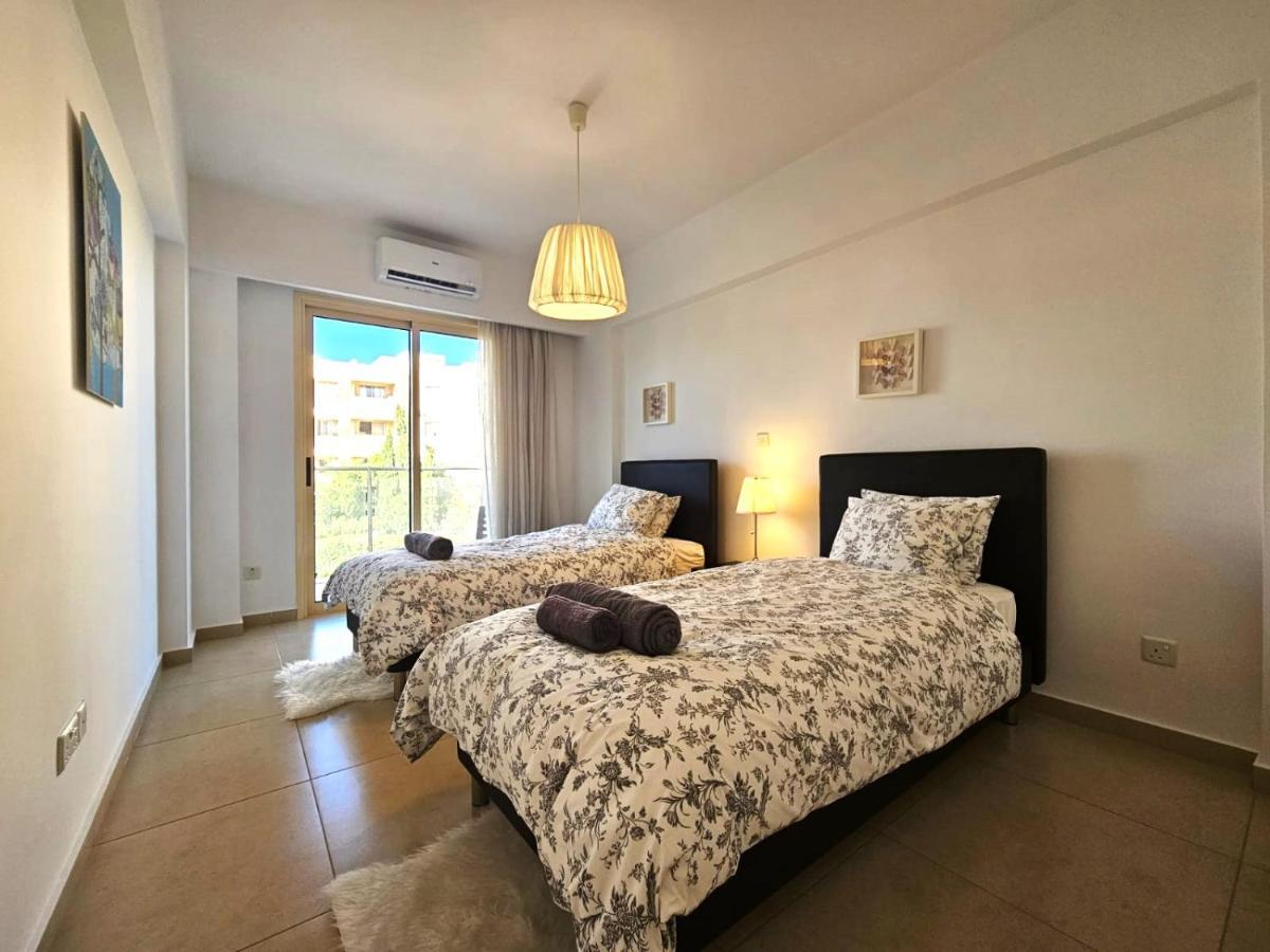 Elysia Park Apartments Paphos Exterior photo