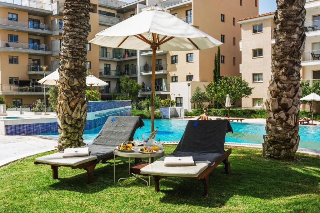 Elysia Park Apartments Paphos Exterior photo