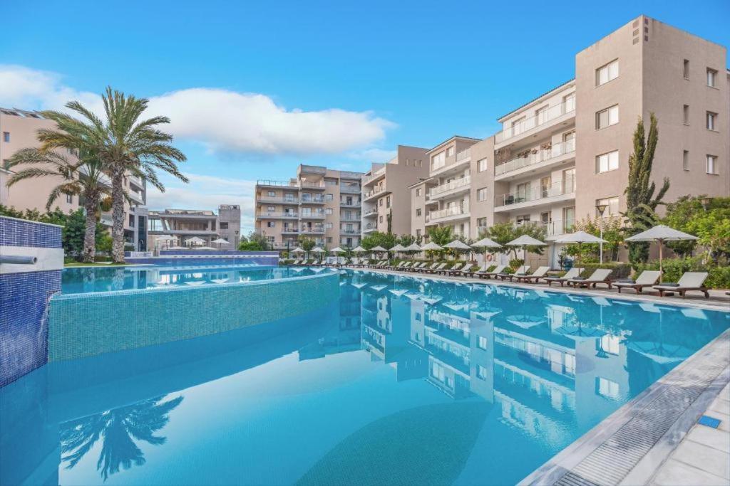 Elysia Park Apartments Paphos Exterior photo